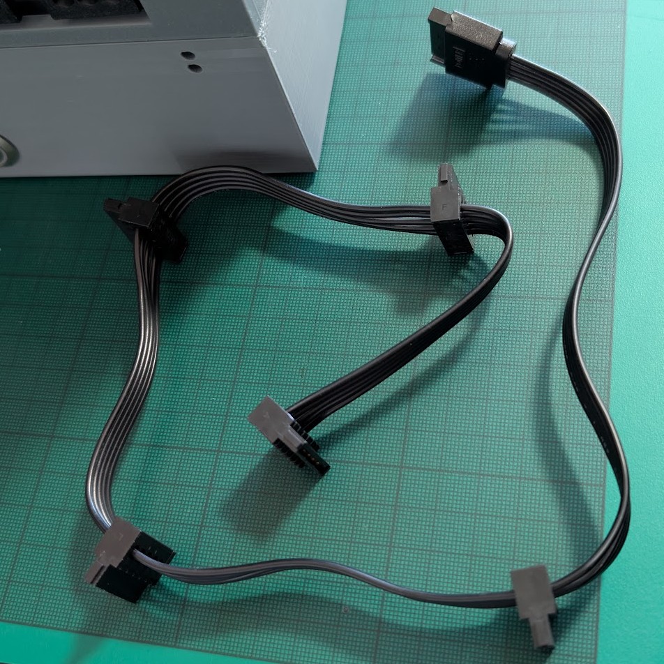 5-bay SATA power splitter cable